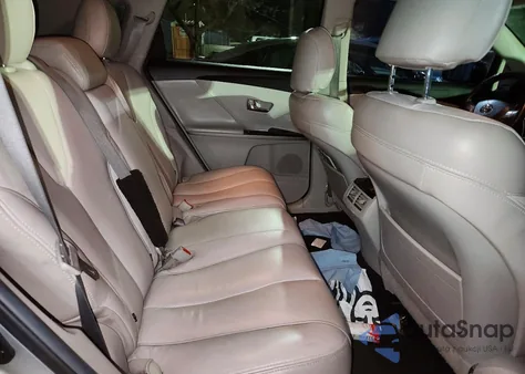 2012 Toyota Venza Le z USA, uszkodzony, nr VIN 057195